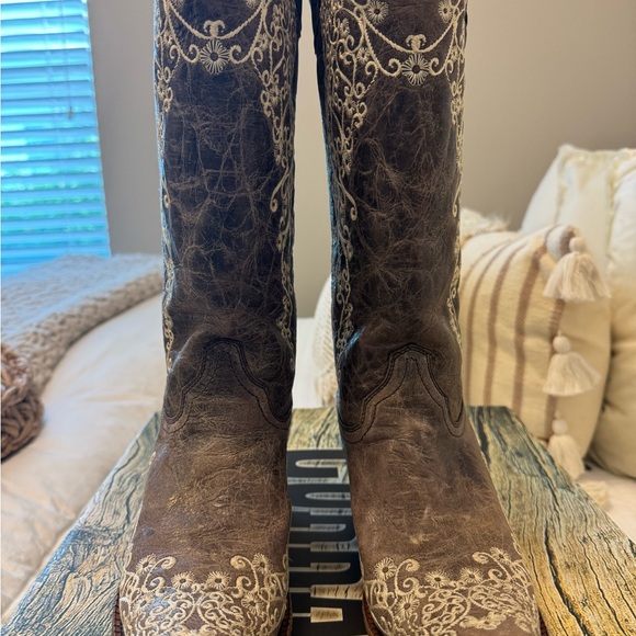 Corral Distressed Brown Embroidered Boots Size 8 - Picture 4 of 10